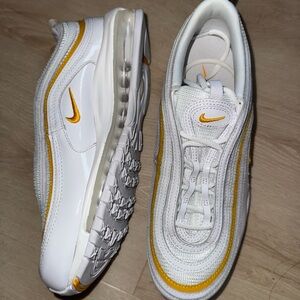Nike Air Max 97 'White University
Gold'